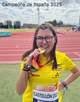 Noa, con la medalla de oro, Campeona de España de Jabalina sub 18